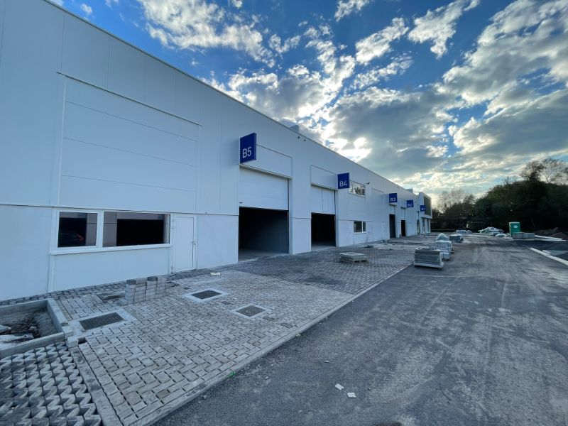 432m² Nieuwbouw KMO Unit te huur op toplocatie in Evergem – Project Heermeers foto {{pictureIndex}}
