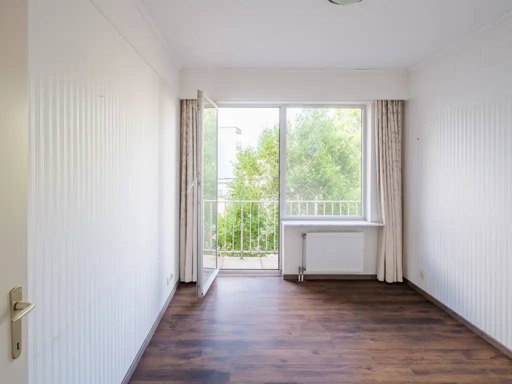 Op te frissen drieslaapkamerappartement met open zicht over het Citadelpark. foto 9