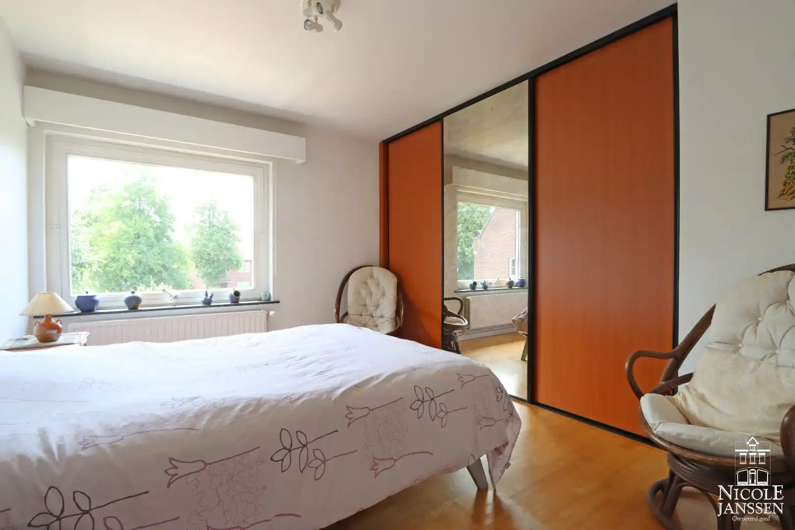 Verrassend ruime gezinswoning met prachtige diepe tuin foto 19