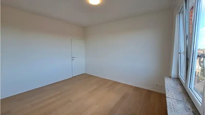 Ruim en lichtrijk 3-slaapkamerappartement te koop in Brugge foto 5
