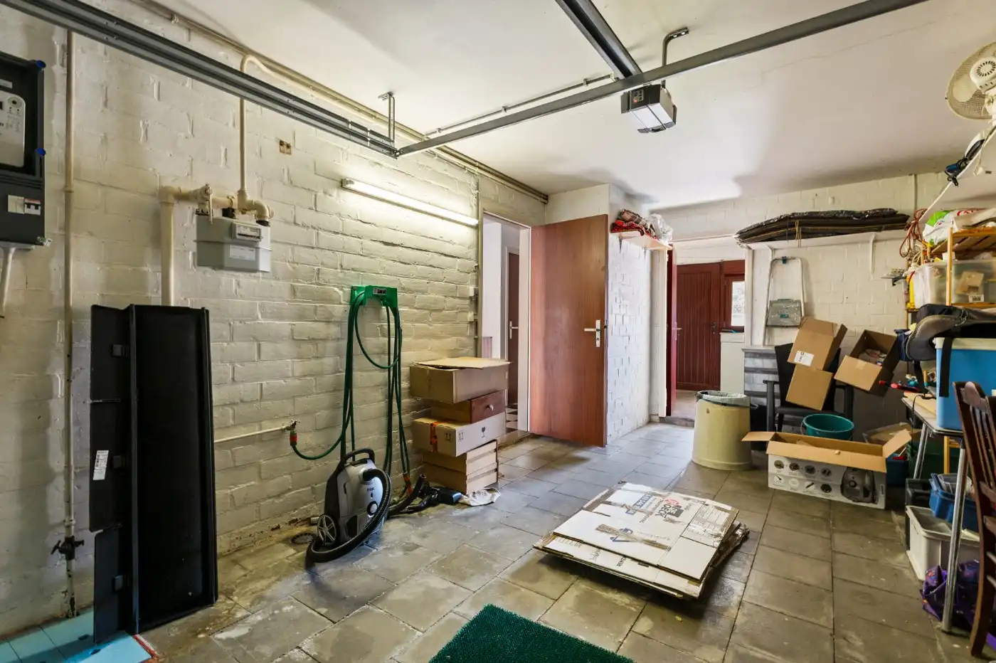 Op te frissen woning met 3 slpk., inpandige garage en west-tuin foto 19