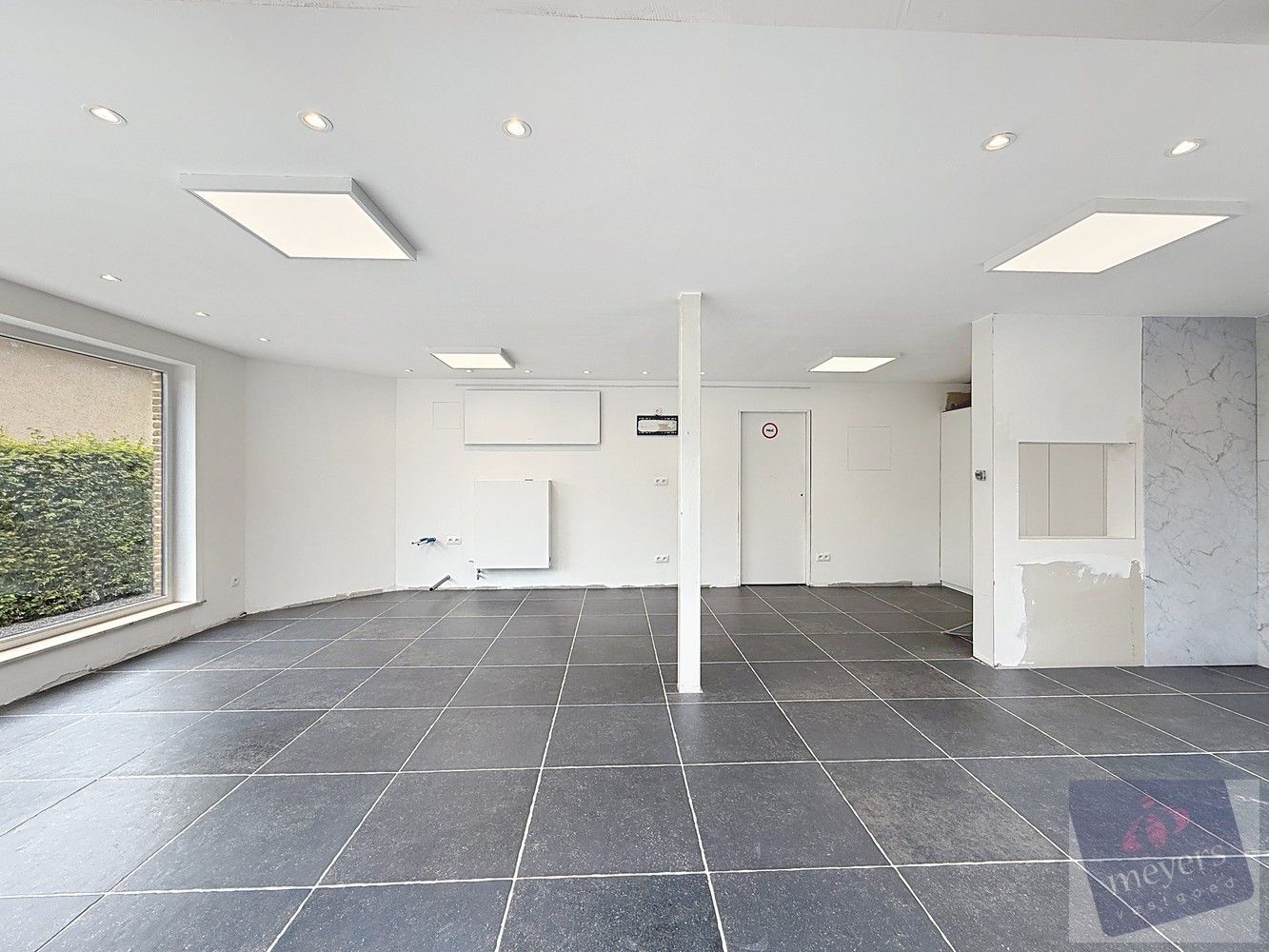 Te huur: commerciële topper op zichtlocatie in Hasselt! foto 8