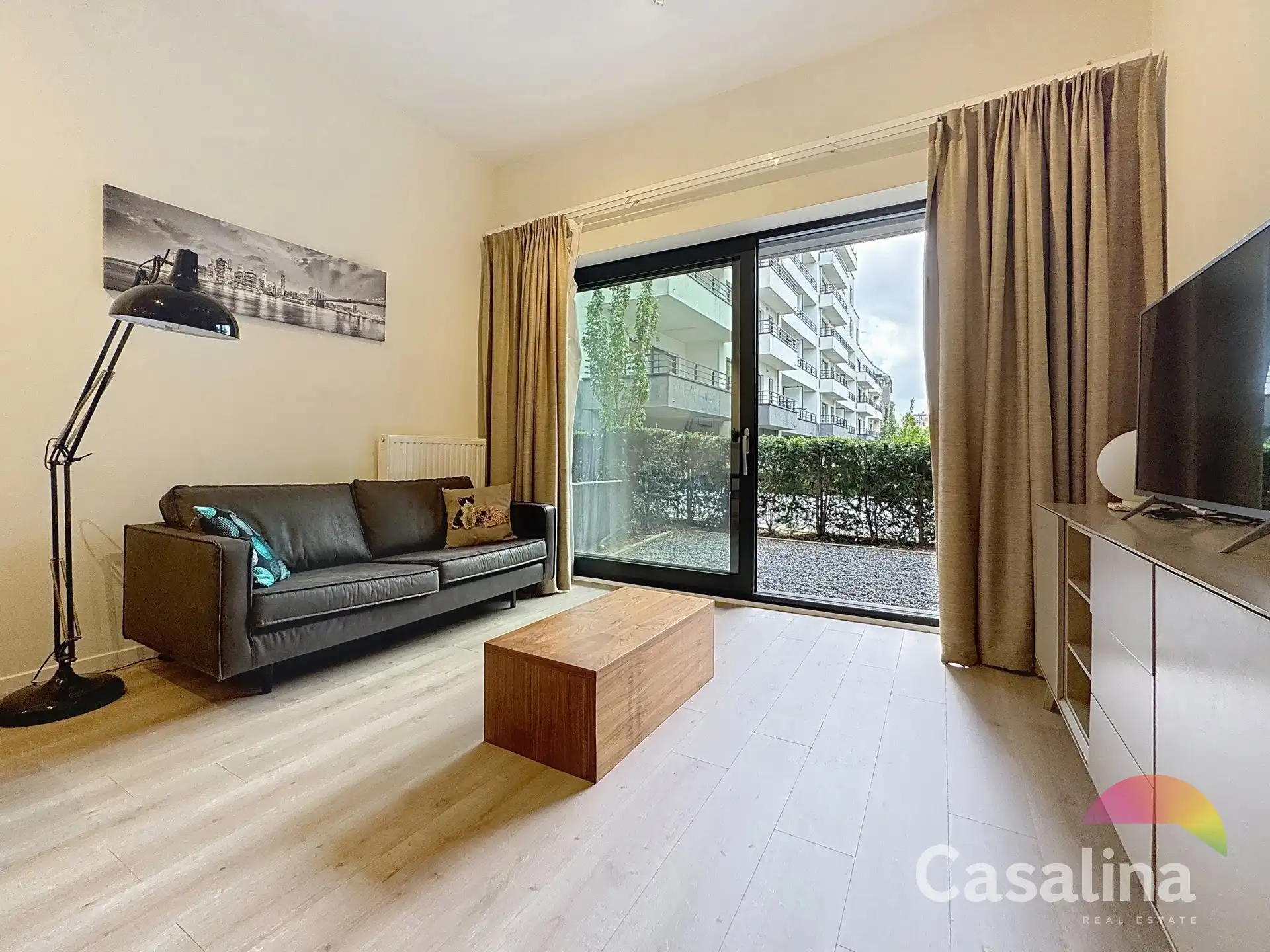 Appartement met 2 slaapkamers, terrassen, tuin + parking foto 2