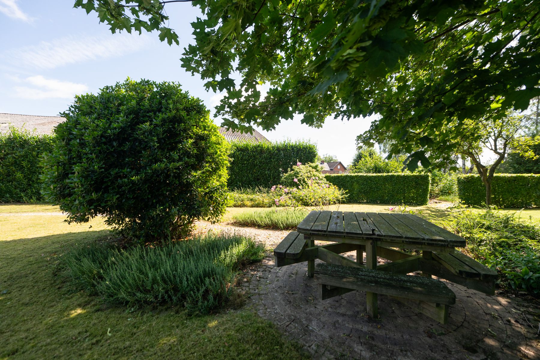 Sfeervolle gezinswoning met 3 slpks, 2 badkmrs en een prachtige tuin! foto 27