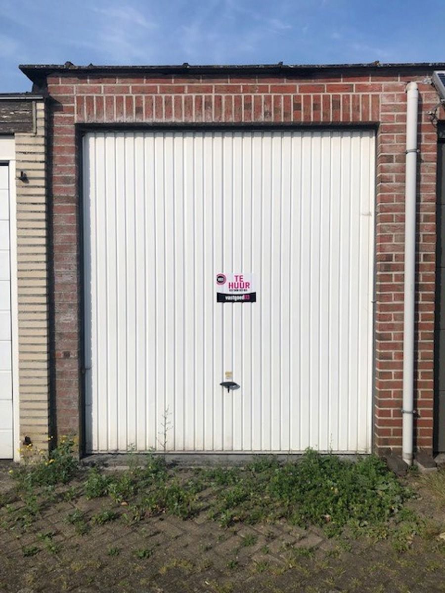 Extra hoge garagebox te huur op centrale locatie!  foto 2