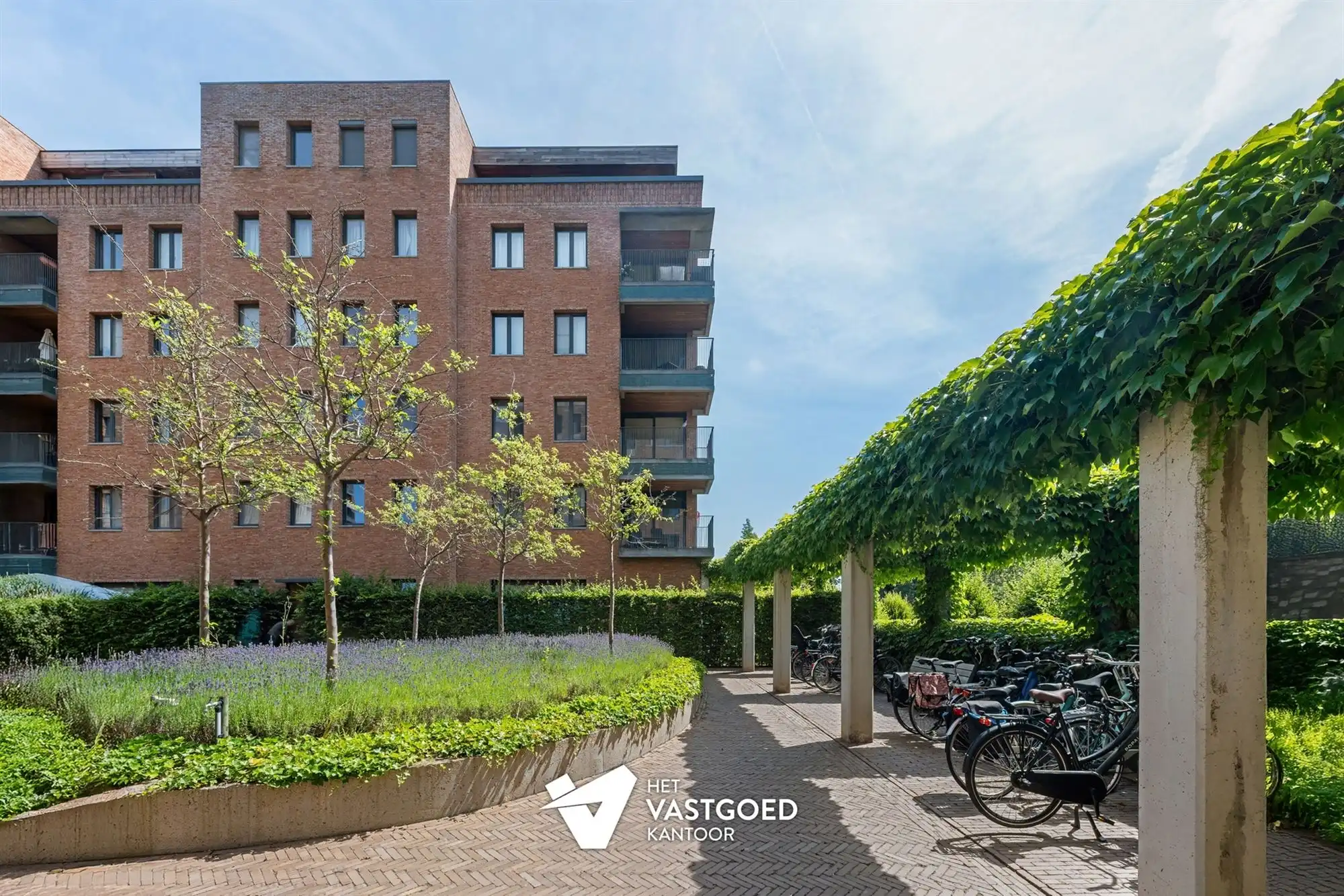 PRACHTIG GELEGEN GELIJKVLOERS APPARTEMENT MET 1 SLAAPKAMER EN ZEER RUIM TERRAS AAN DE KEMPISCHE KAAI TE HASSELT foto 32