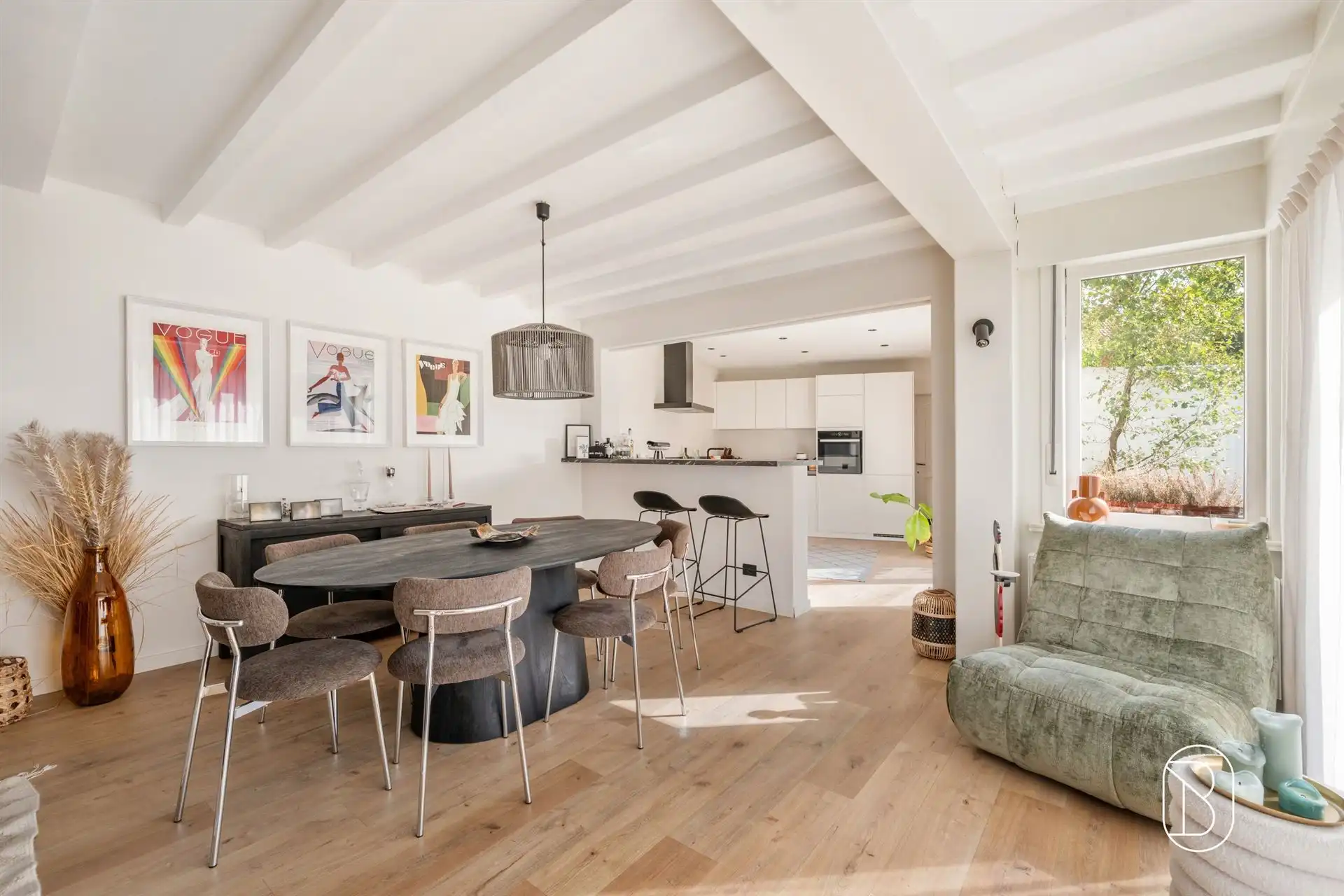 Verrassend ruime burgerwoning met 3 slk, tuin en garage foto 5