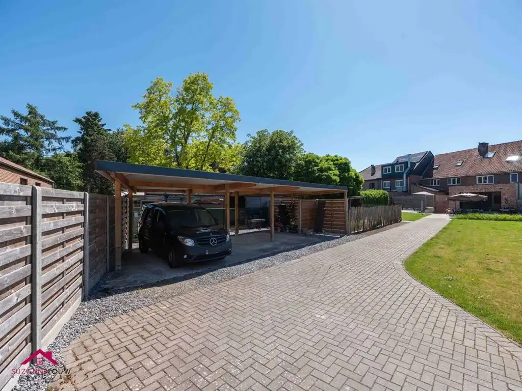 Op te frissen woning in gesloten bebouwing foto 2