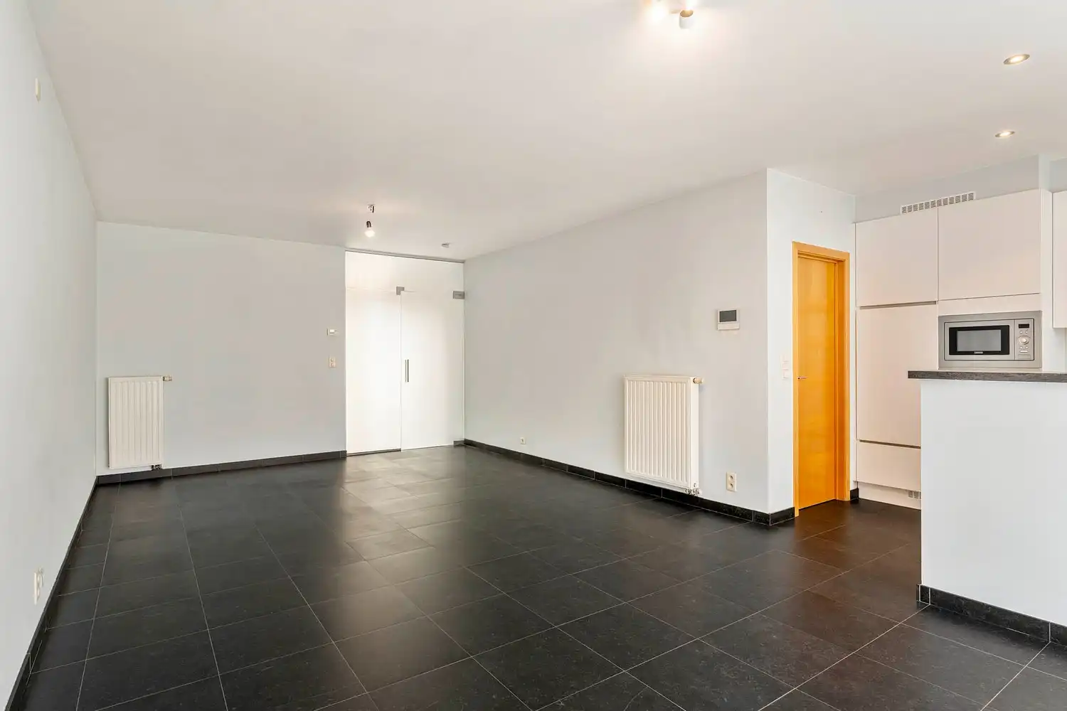 Instapklaar 2-slaapkamerappartement met zuidgericht terras en berging foto 3