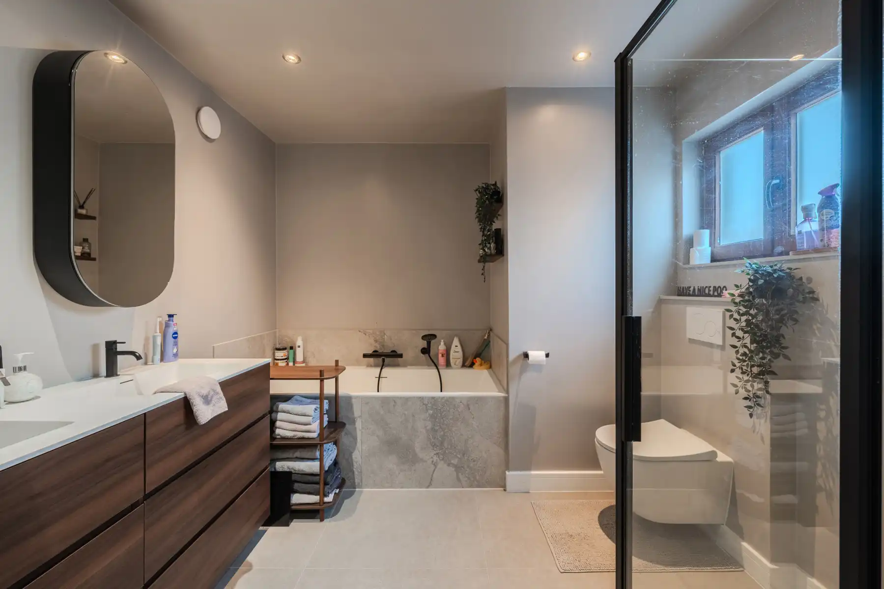 Gerenoveerde gezinswoning met vier kamers in Gistel. foto 12