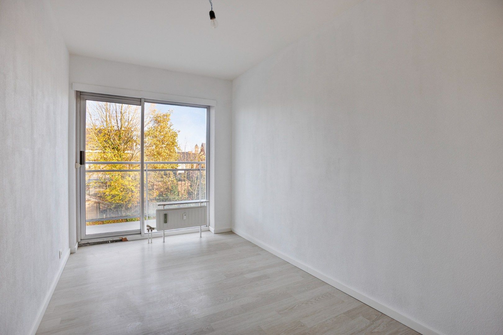 Gerenoveerd appartement met 3 slaapkamers, ruim terras, kelderberging en garagebox – EPC 188 kWh/m² - bewoonbare opp. 98 m² foto 14