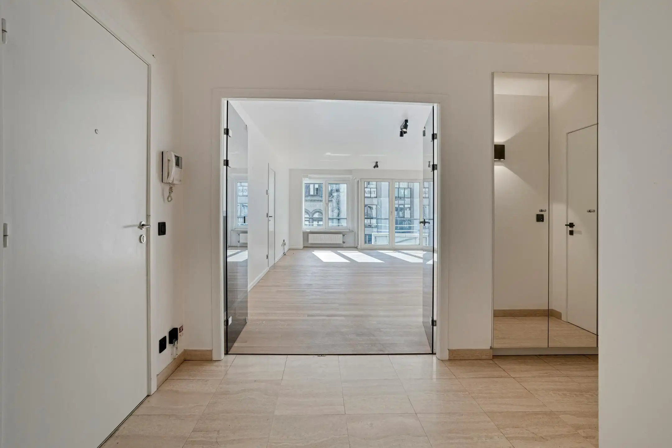 Appartement (97m²) te koop aan de Grote Markt in Kortrijk. foto 5