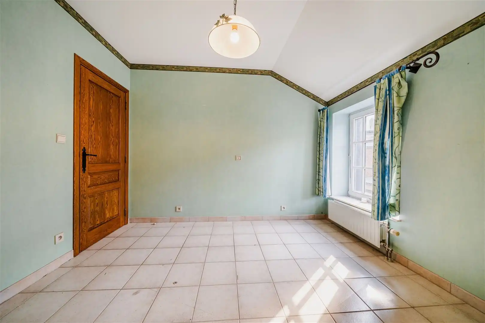 Handelscomplex met appartement in centrum Landen foto 15