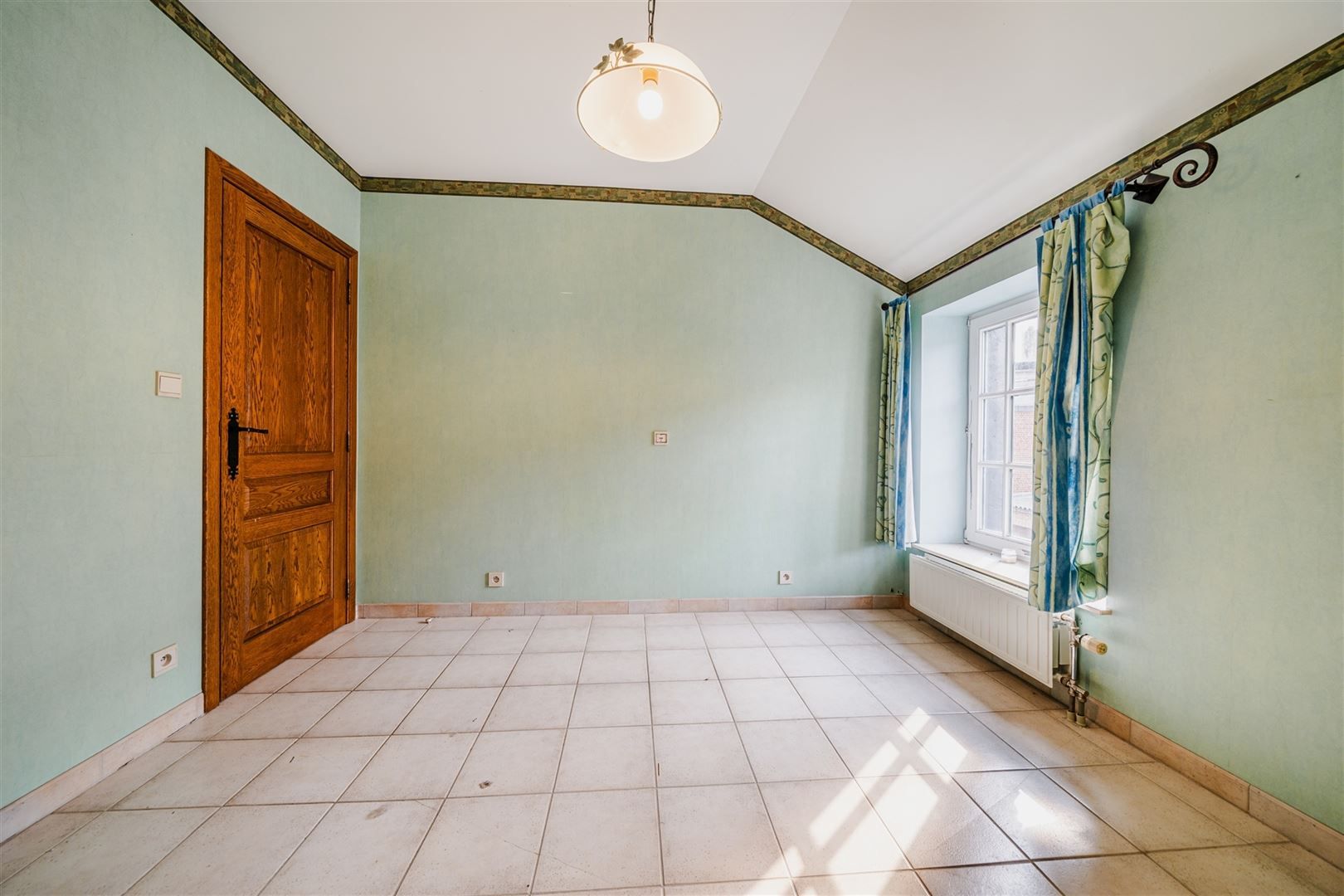 Handelscomplex met appartement in centrum Landen foto 15