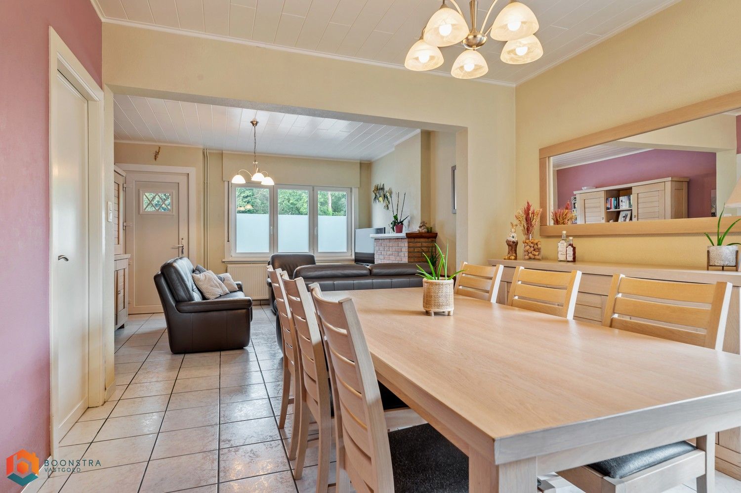 Verzorgde woning met 2 slpkrs, leuke tuin en garage foto 4