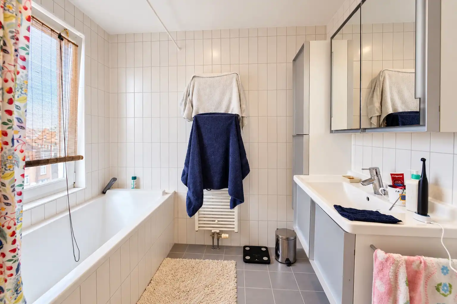 Ruim appartement met 2 slaapkamers, zonnig terras en parkeerplaats foto 16