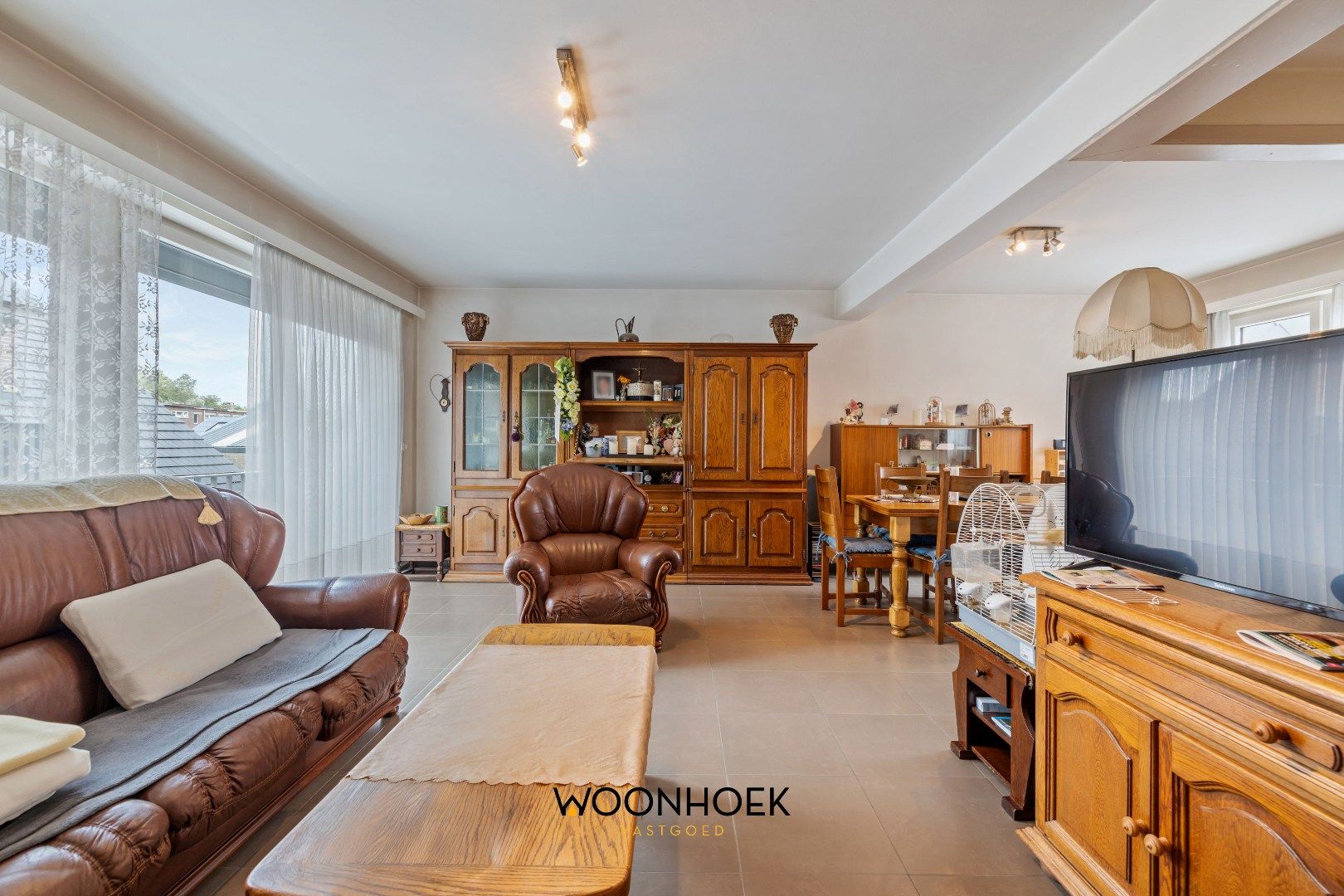 Residentieel gelegen appartement aan de Markt te Zelzate foto 3