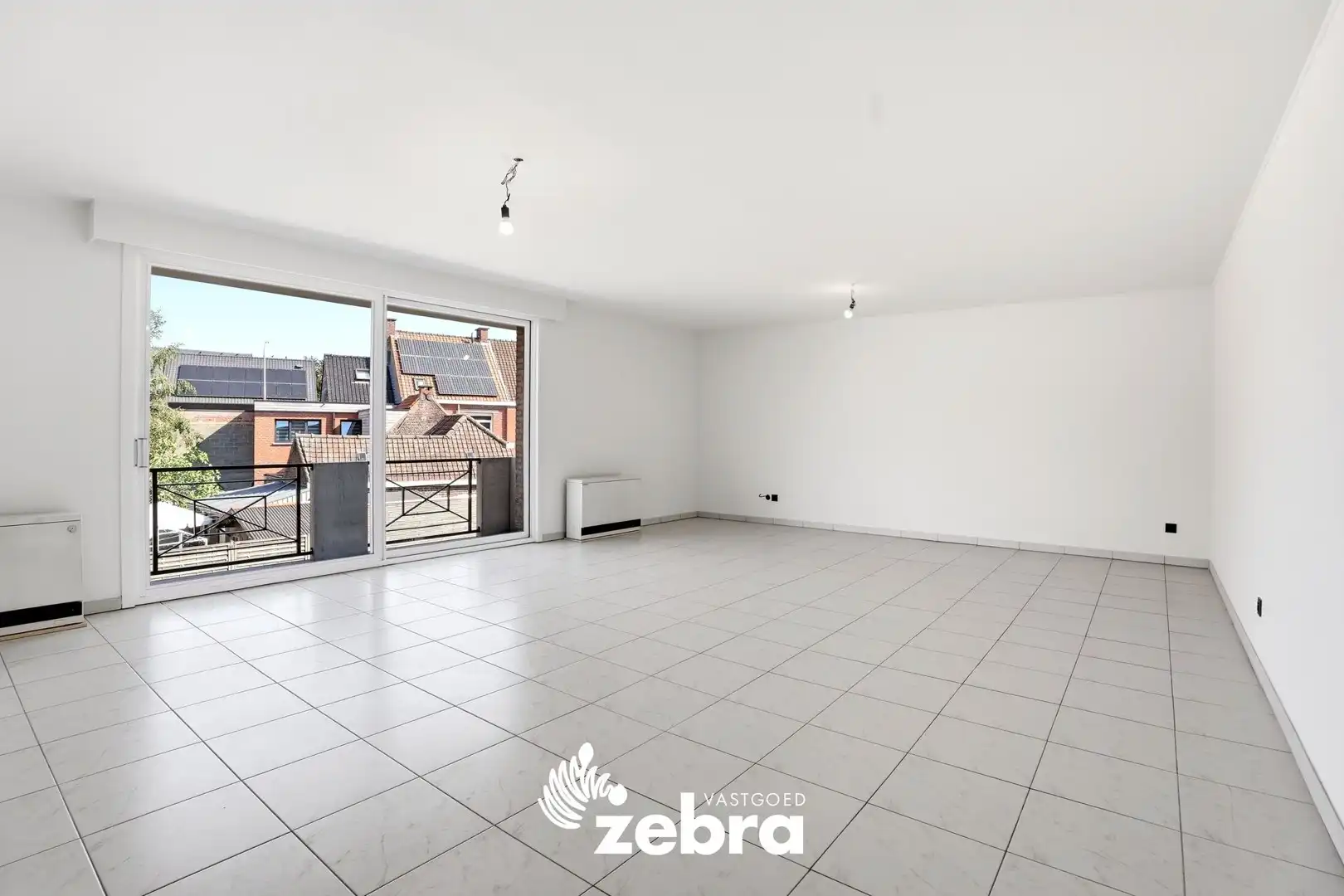 Zeer ruim appartement (137 m²) te koop met dubbele garage in het hartje van Tielt! foto 3