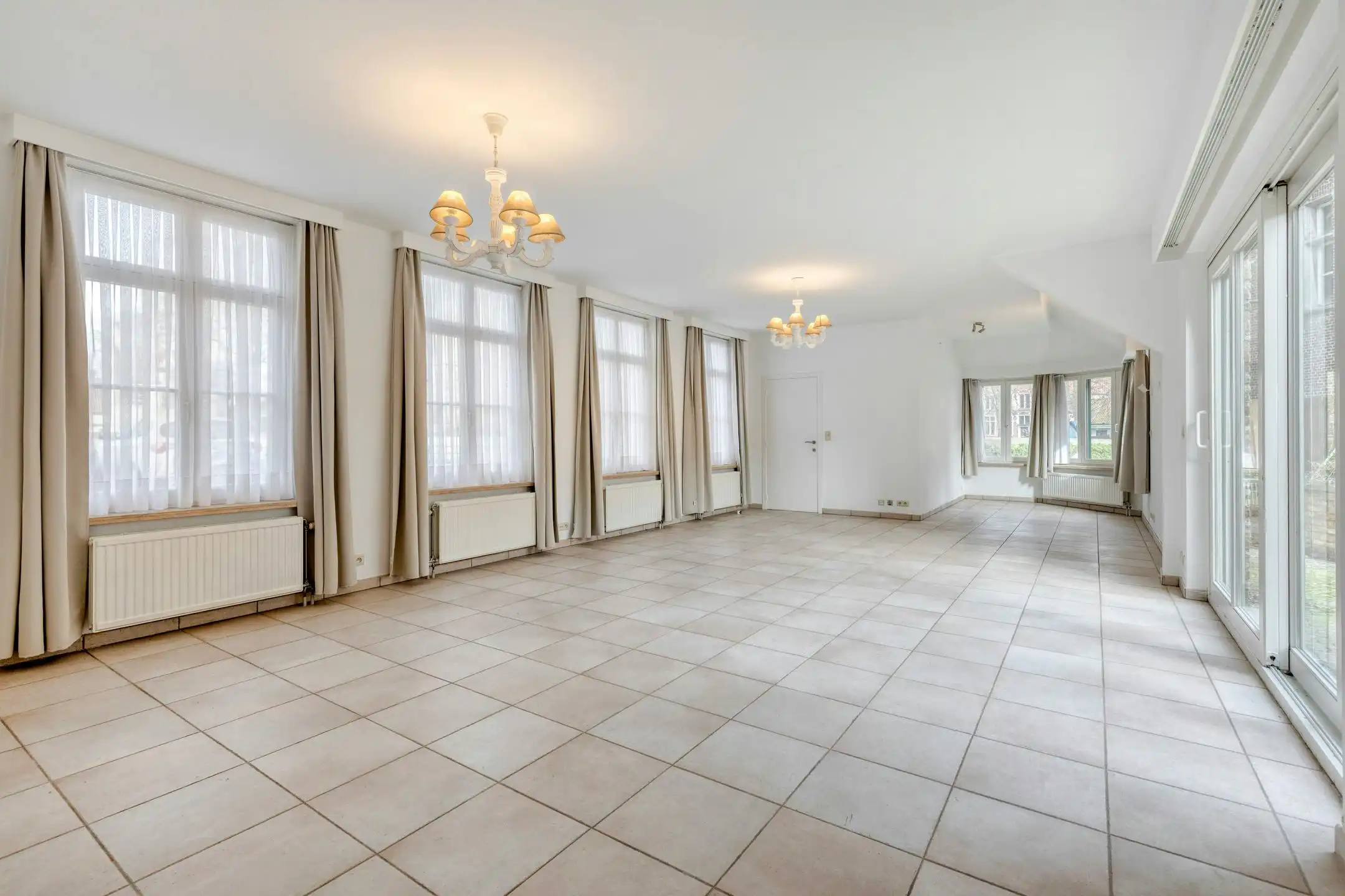 Uniek gelijkvloers appartement aan het Minnewater te Brugge foto 13