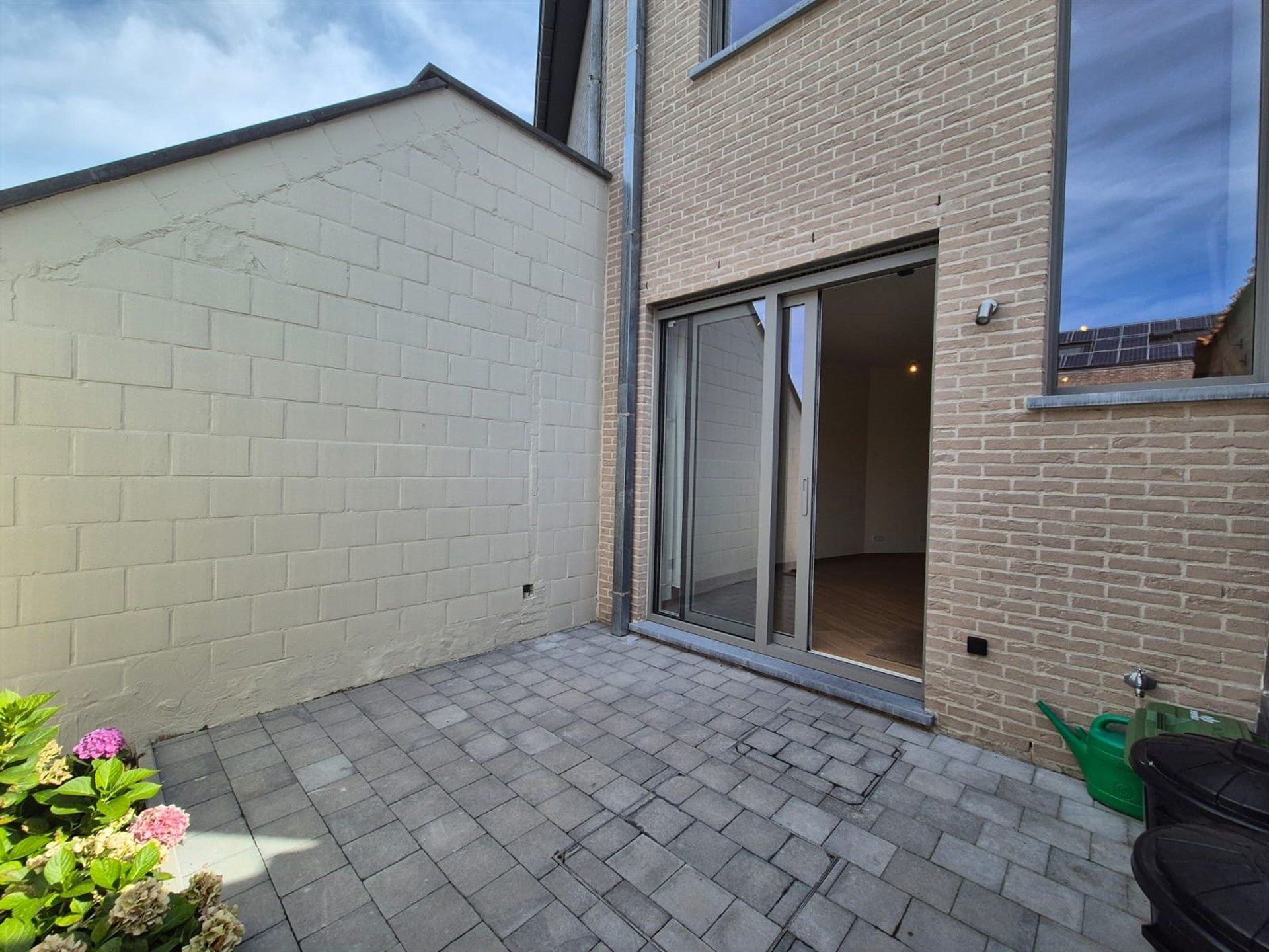 Moderne en energiezuinige nieuwbouwwoning met 2 slaapkamers en koer. foto 9