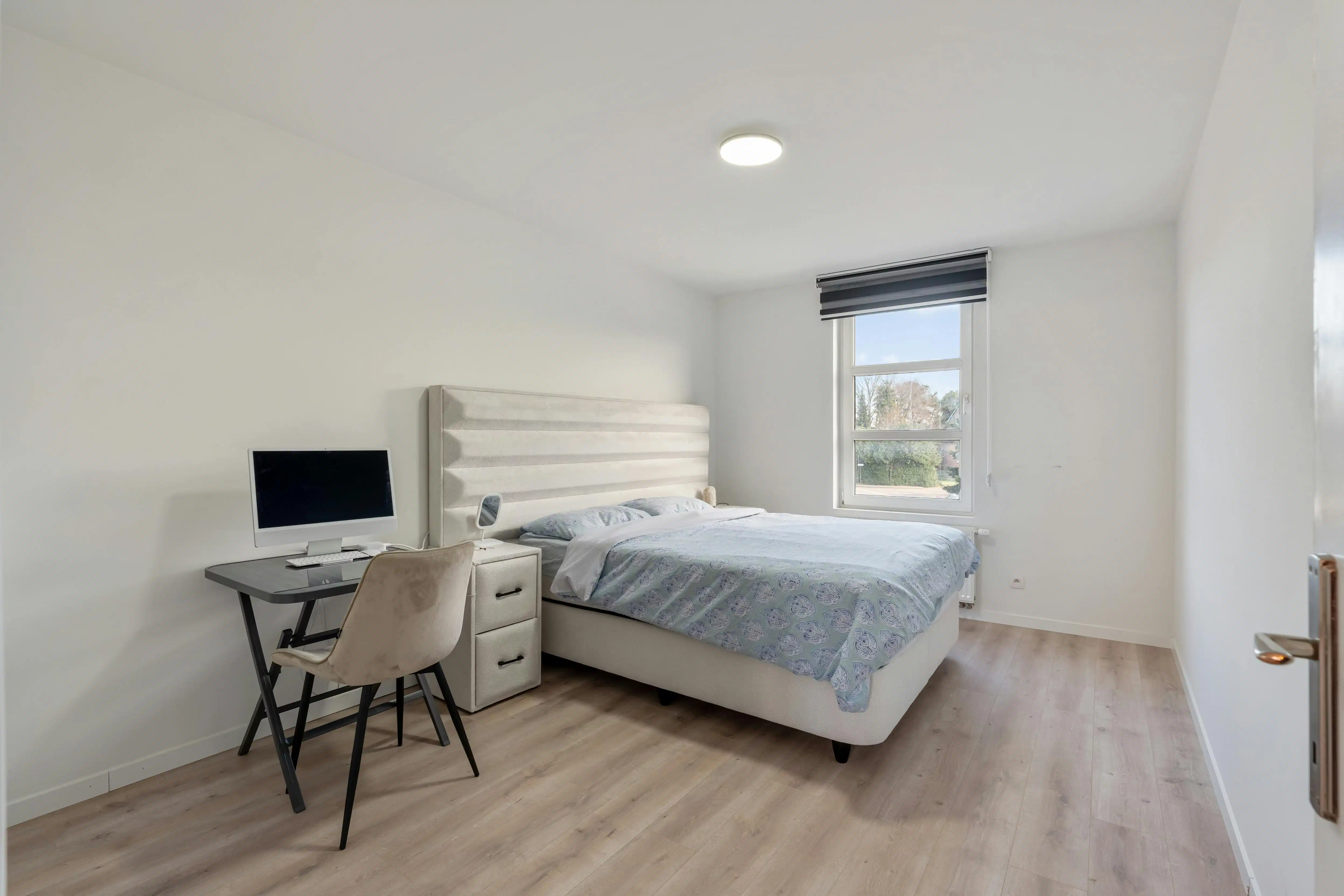 Rendabele opbrengsteigendom met handelspand, magazijn, woonst en 2 appartementen in Genk foto 5