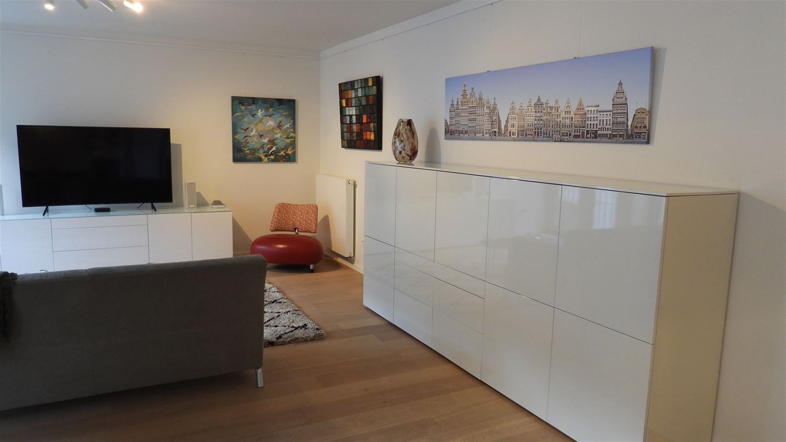 Luxe gemeubeld 2slaapkamerappatement met terras & parking! foto 3