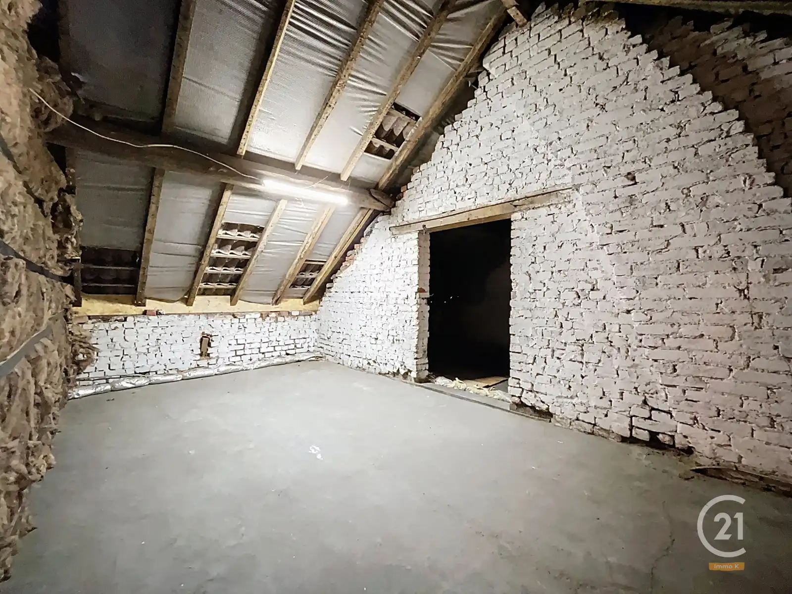 Degelijke, veelzijdige woning met ruime tuin van 12a35ca. foto 19