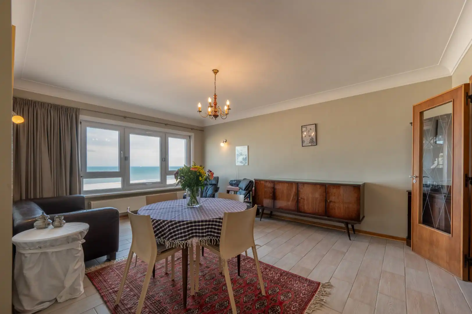 Centraal gelegen appartement met FRONTAAL ZEEZICHT foto 5