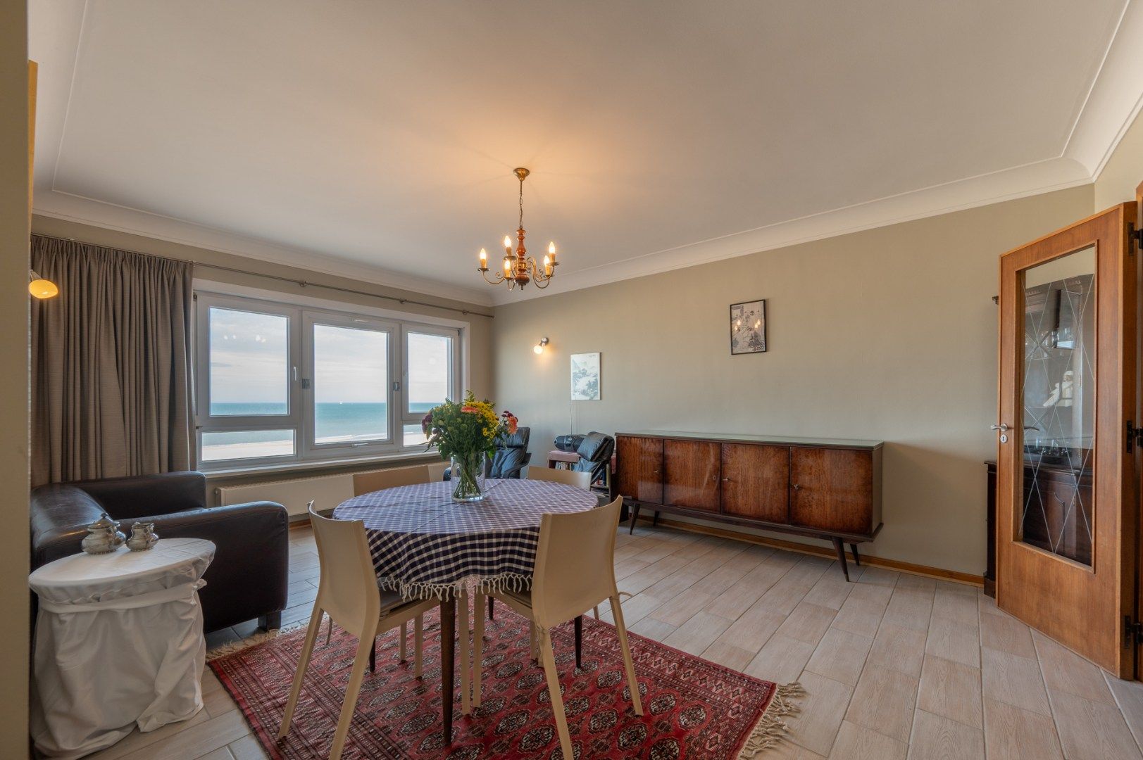 Centraal gelegen appartement met FRONTAAL ZEEZICHT foto 5