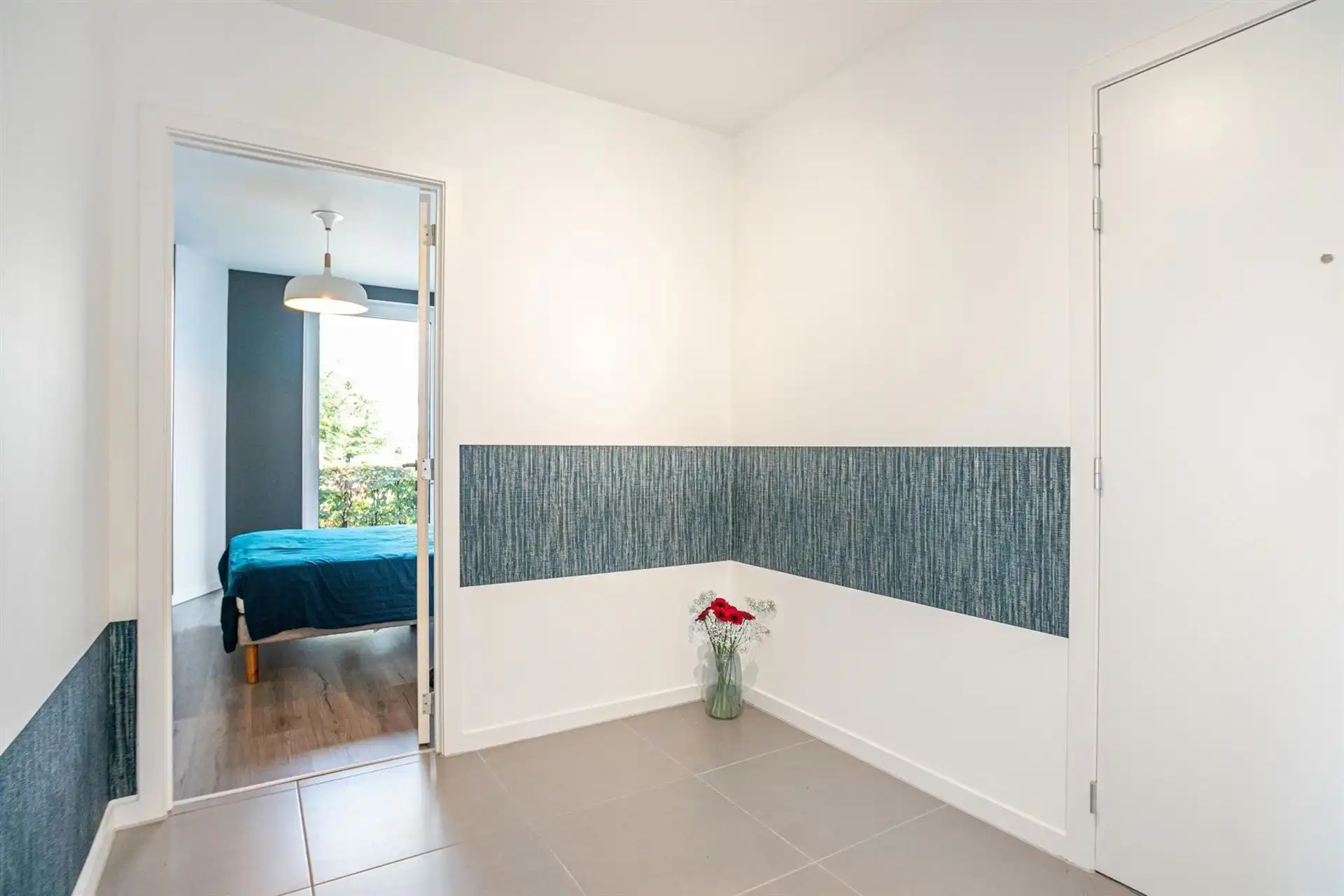 Lichtrijk gelijkvloers appartement met terras en tuinzicht foto 15