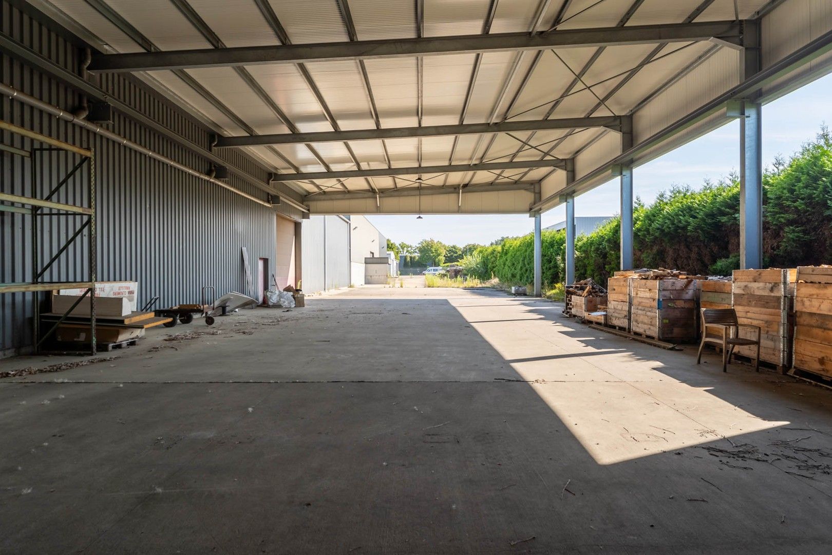 Bedrijfsgebouw met woonst te huur foto 4