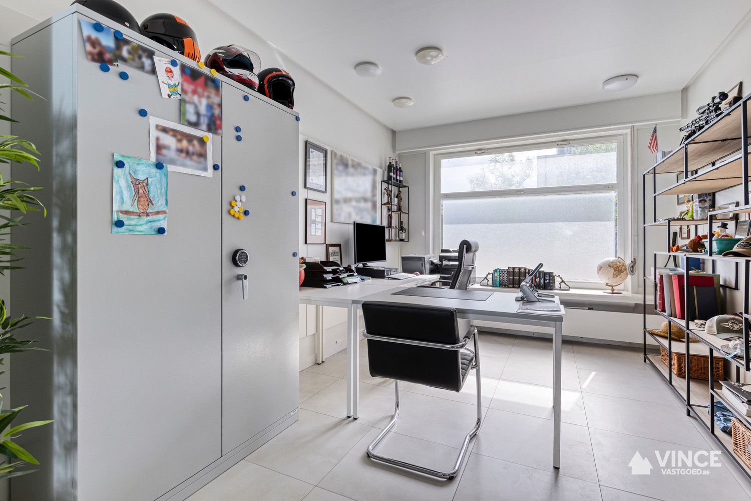 Woning met ruim magazijn foto 12