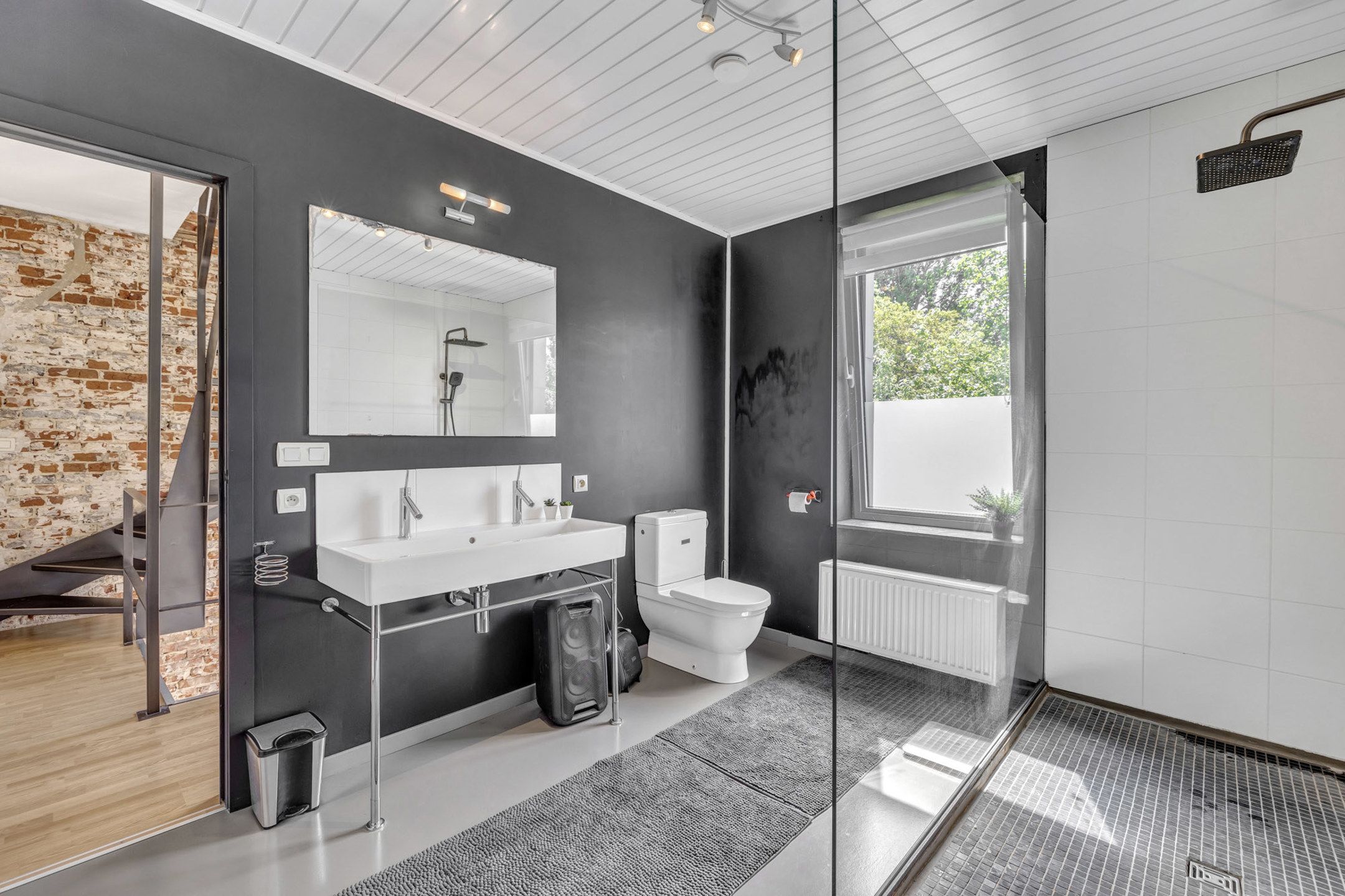 Ruime woning met prachtige tuin en diverse mogelijkheden foto 17