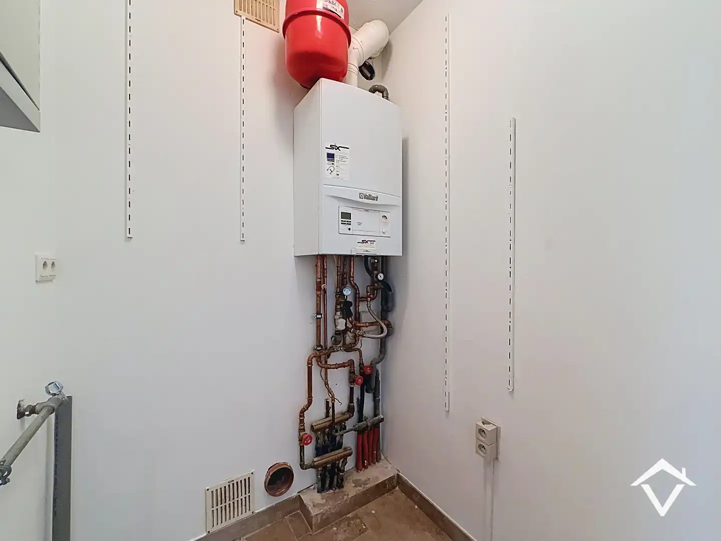 Instapklaar appartement met twee slaapkamers, twee terrassen en garage te Roeselare foto 9