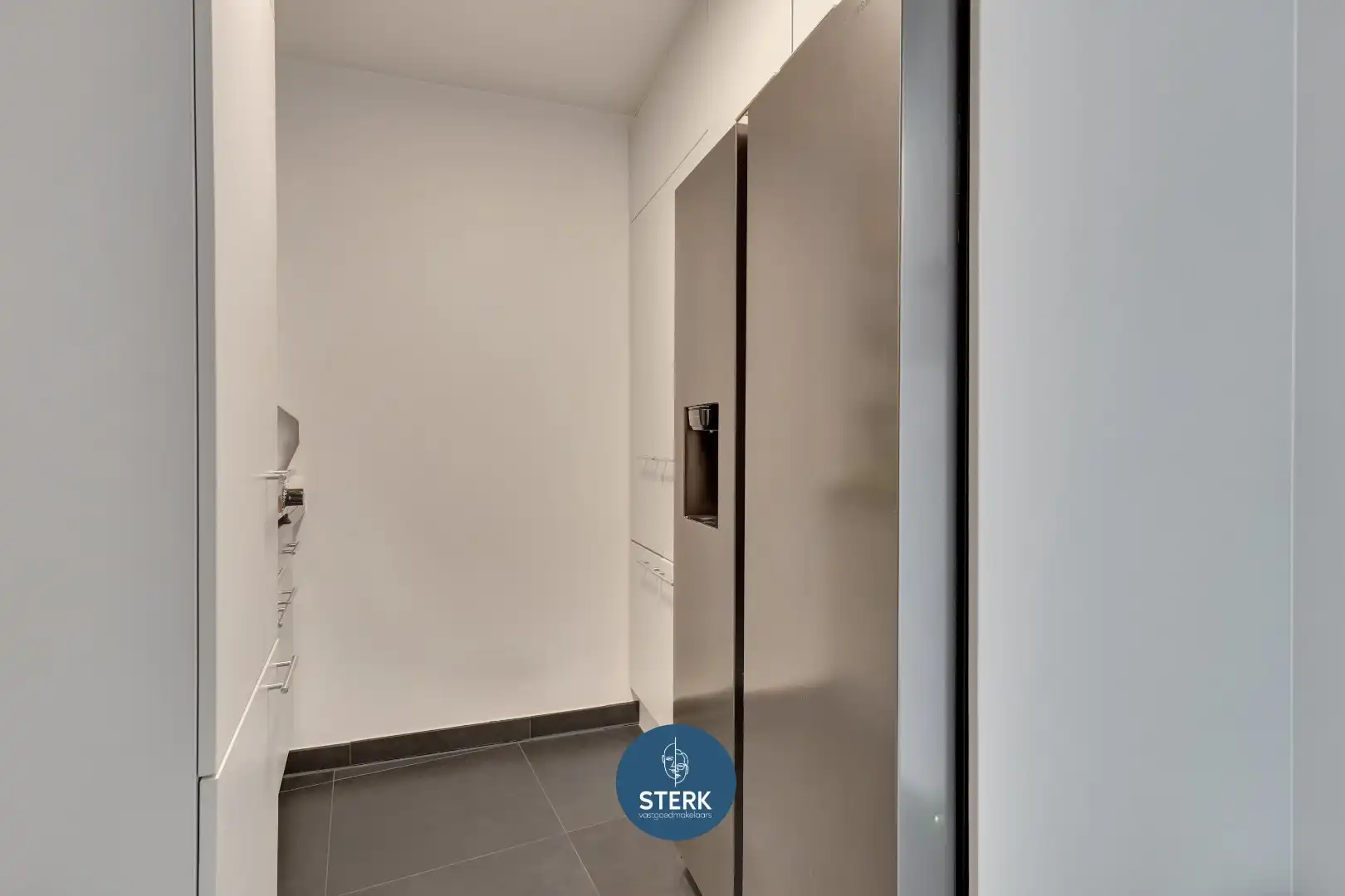 RIANTE DUPLEX MET 5 SLPKS, 2 BADKAMERS EN DUBBELE GARAGE IN CENTRUM LANAKEN ! foto 13