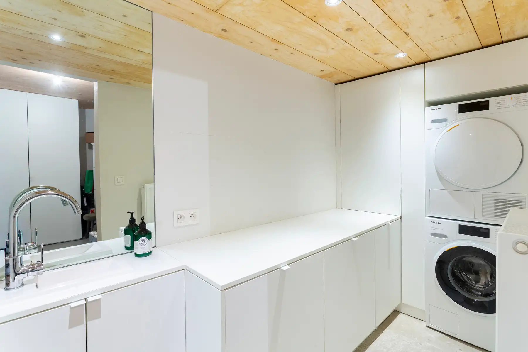 Karaktervolle herenwoning op gegeerde locatie in Berchem foto 16