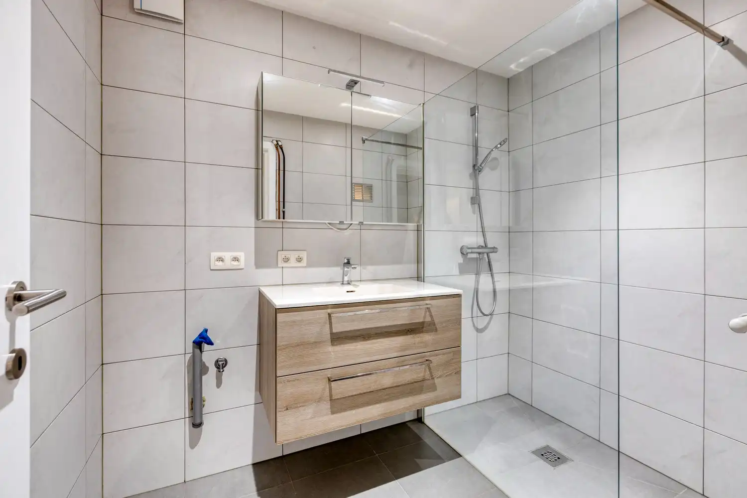 Te renoveren rijwoning met veel potentieel in hartje Genk foto 10