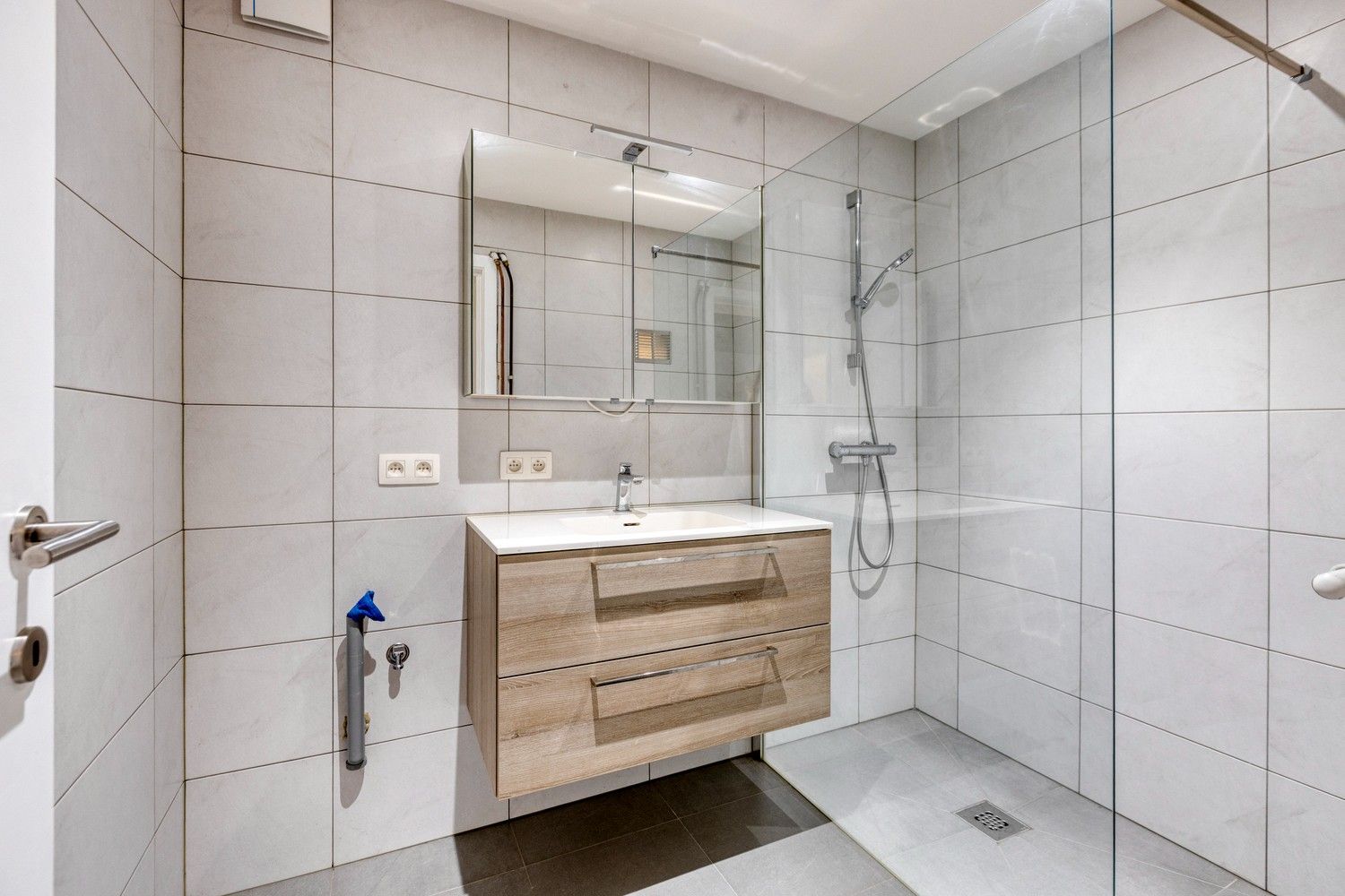 Te renoveren rijwoning met veel potentieel in hartje Genk foto 10