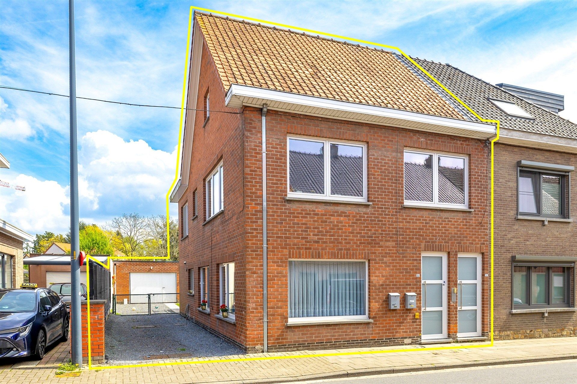 Topinvestering van 2 appartementen met tuin, garage en zolder foto {{pictureIndex}}