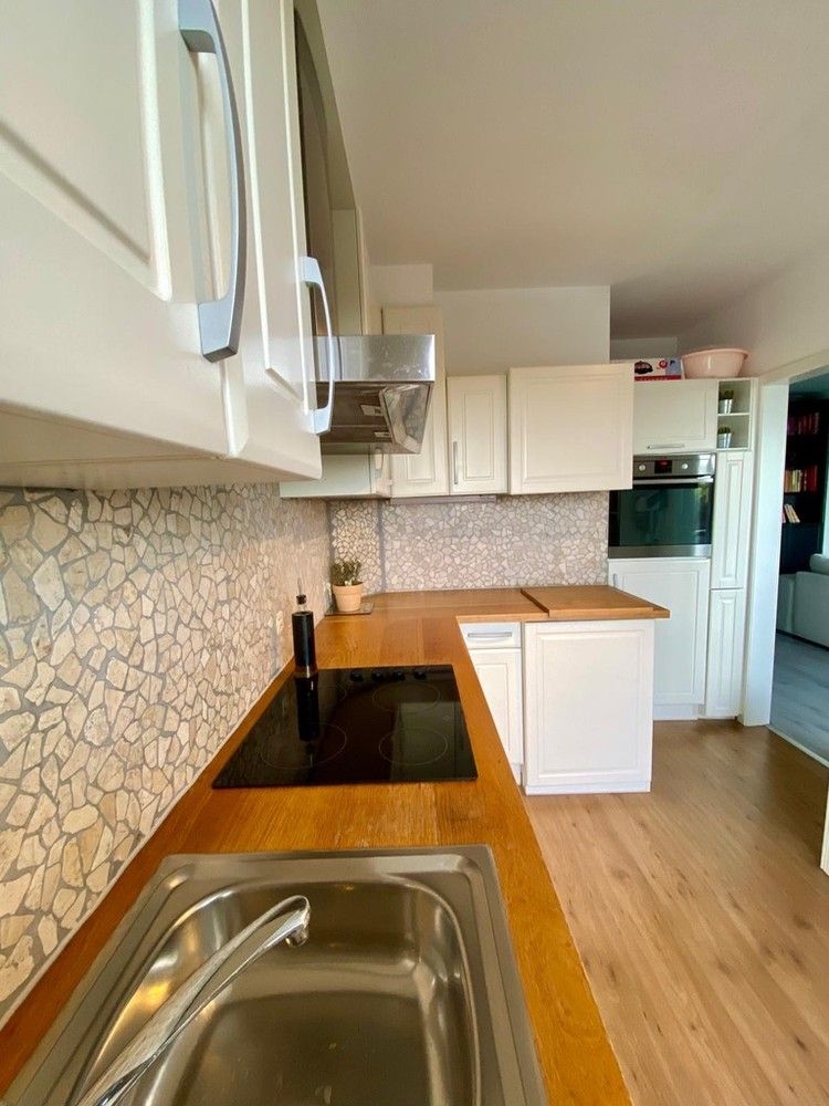 Genk, Zonneweeldelaan 21/25. Instapklaar, ruim appartement (100 m2) met 3 slaapkamers, ruim terras en kelderberging. foto 5