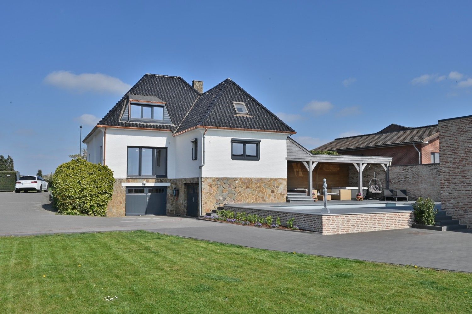 Instapklare, volledig gemoderniseerde woning met zwembad en riant bijgebouw, mooi landelijk gelegen te Maasmechelen-Leut foto 5