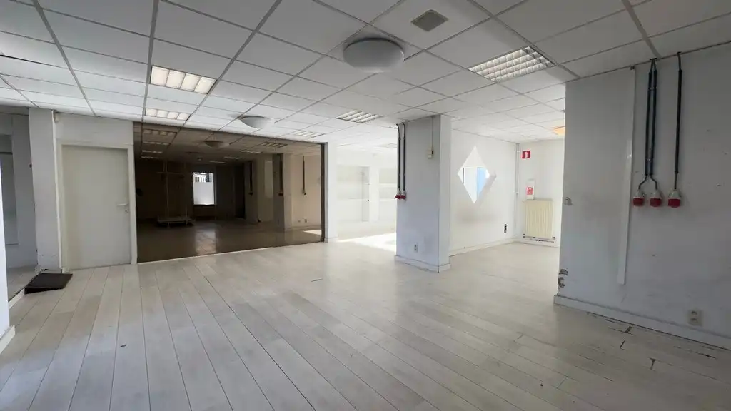 Commercieel gelegen handelspand te koop in Deinze (Astene) foto 14