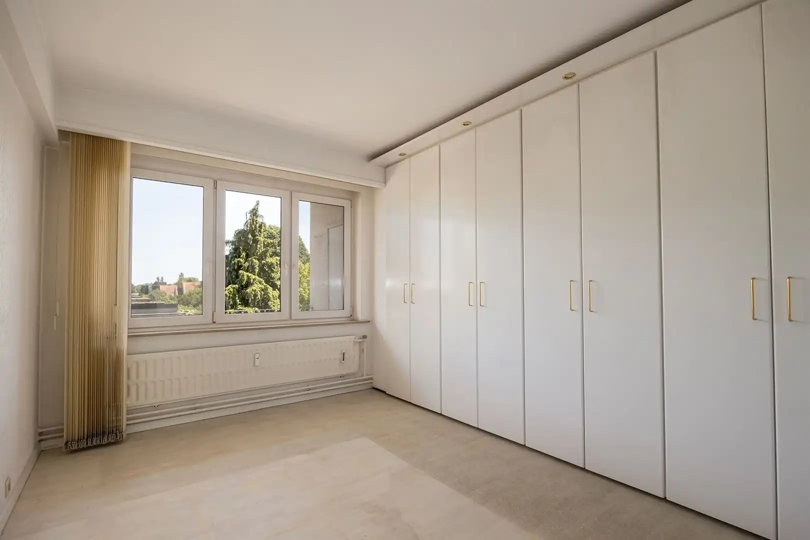 Ruim appartement met 2 slaapkamers, dressing en terras foto 11