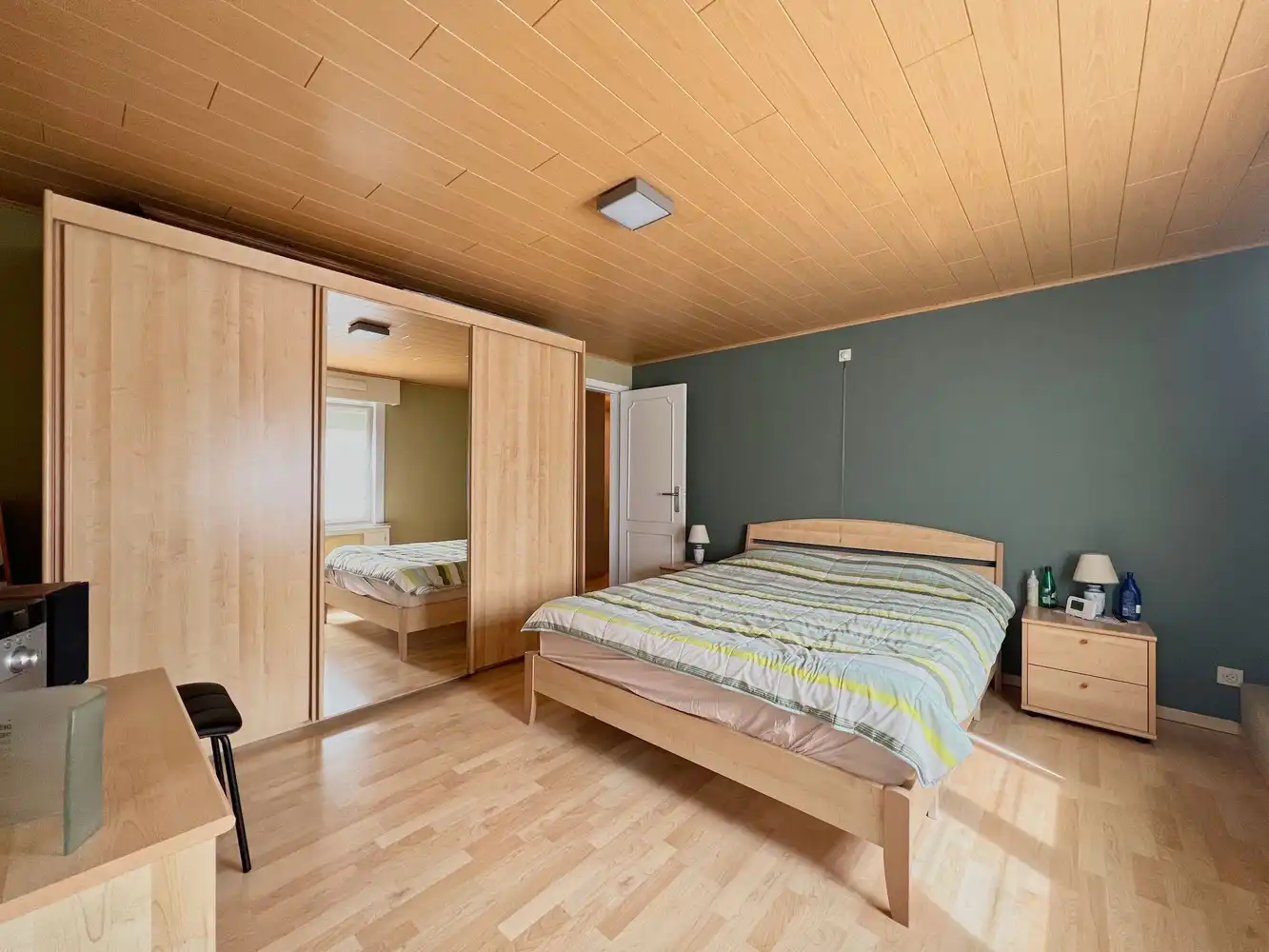 Prachtige, lichtrijke woning met zonnige tuin + garage! foto 8