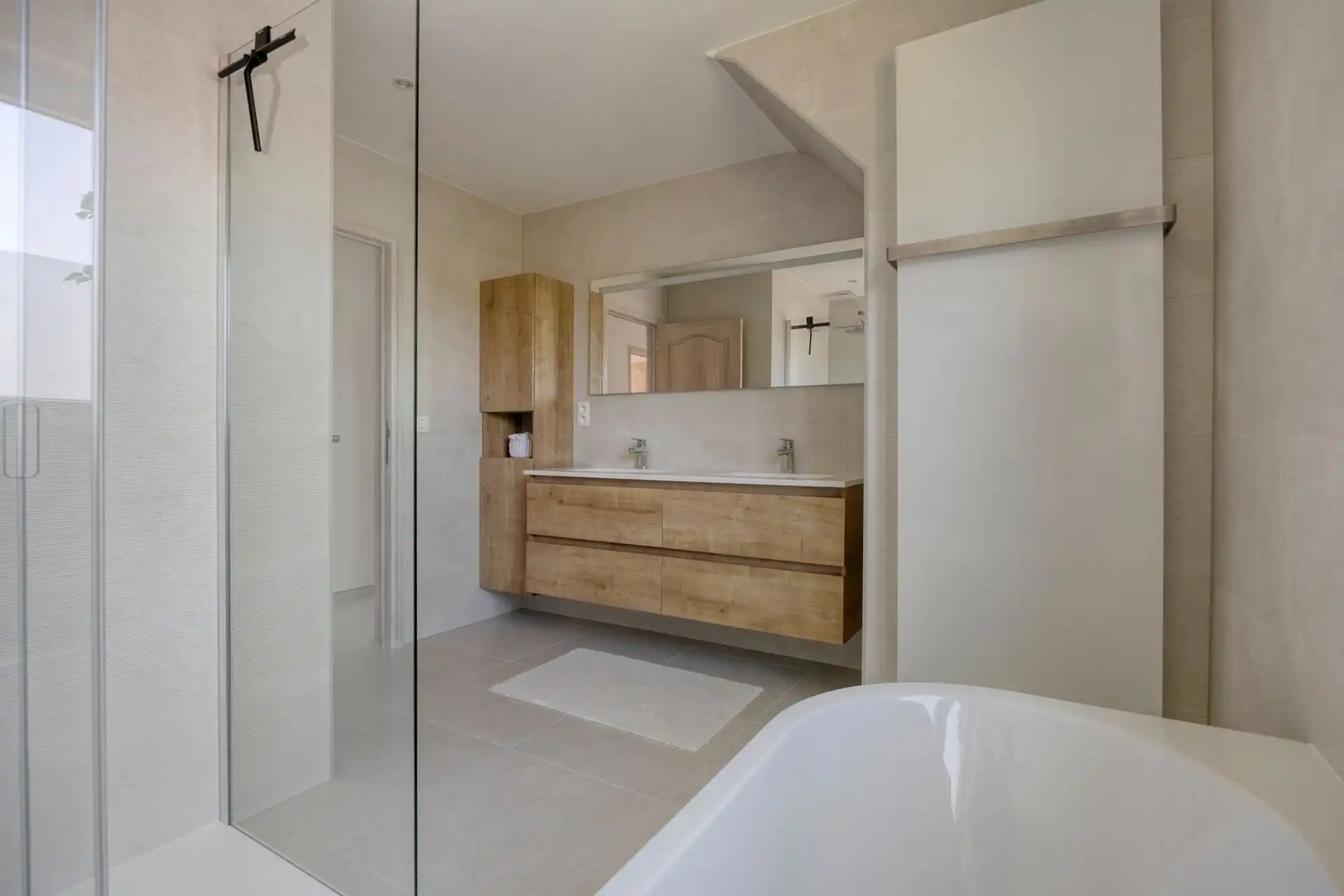 Volledig gerenoveerde villa in Ten Trappen wijk foto 23