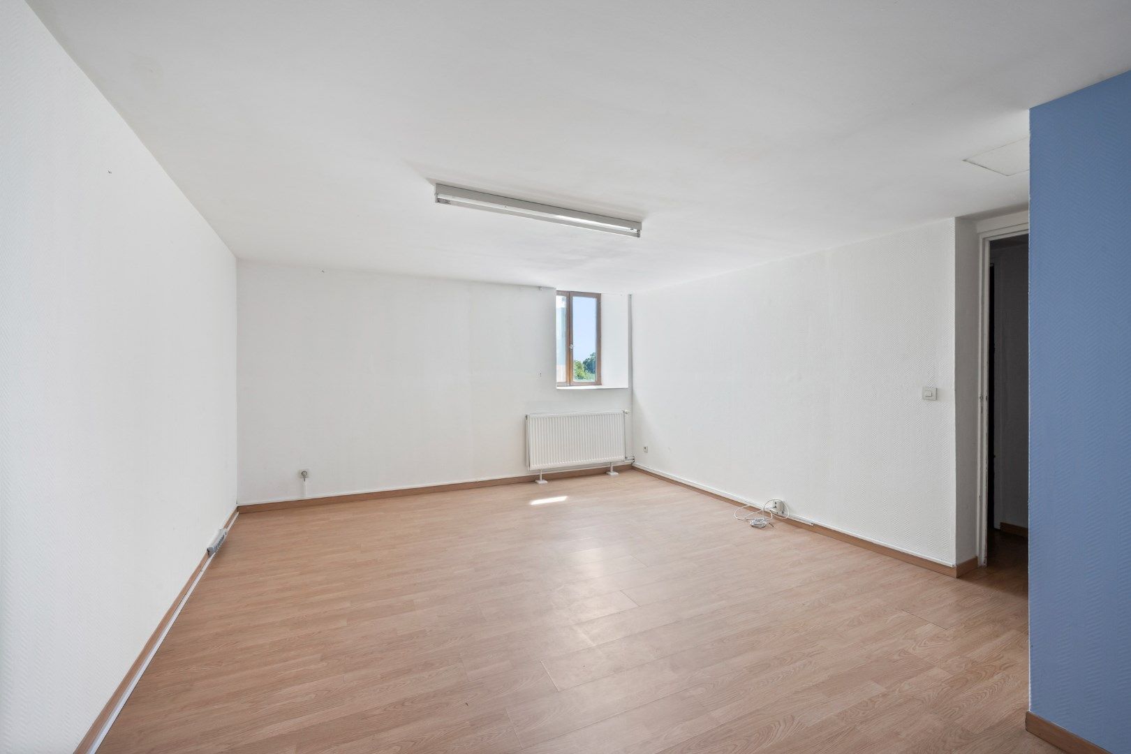 Te renoveren hoekwoning op strategische ligging foto 9