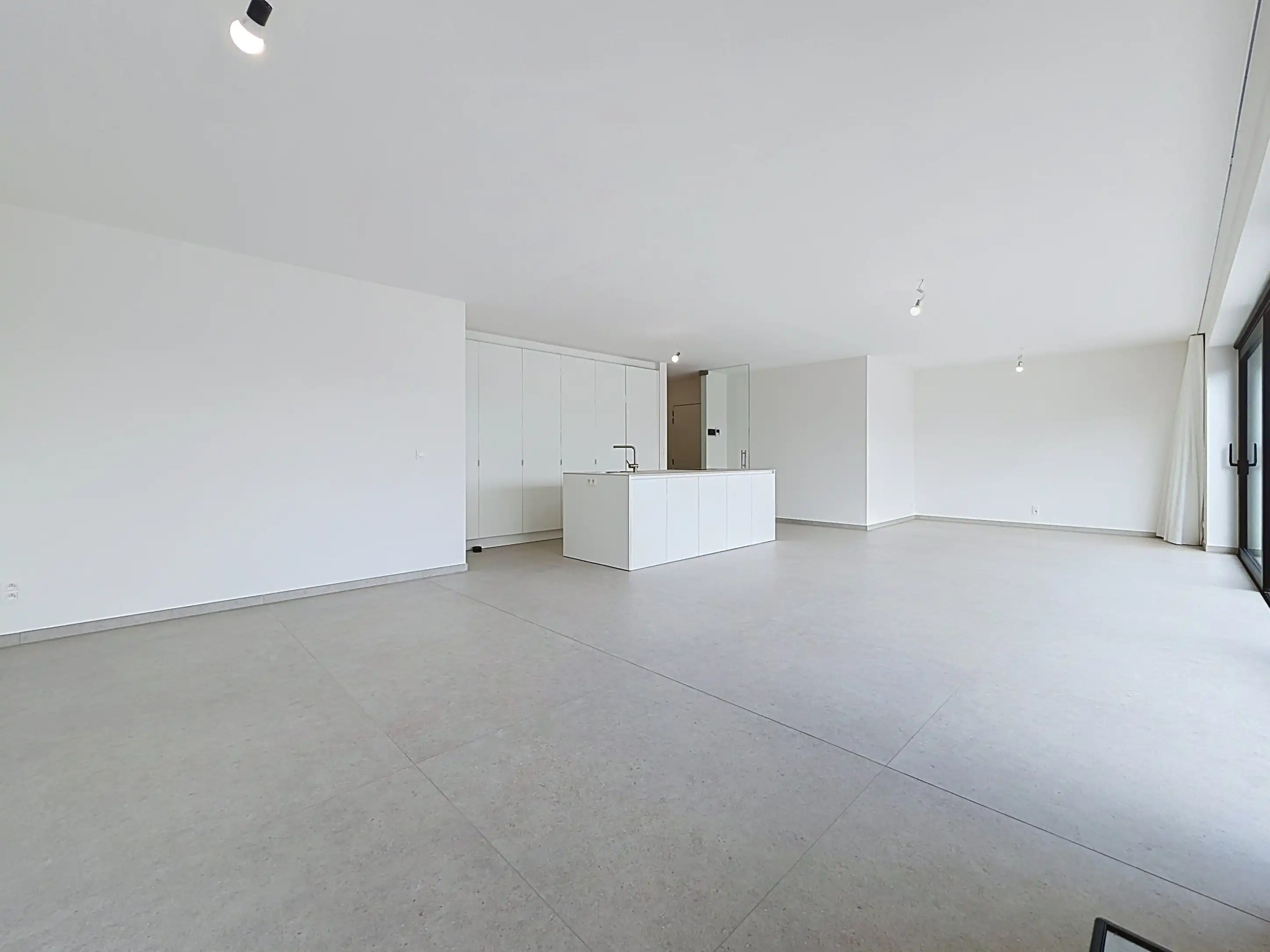 Nieuwbouwappartement te koop in Marke met 2 slaapkamers, zeer ruim terras van 50m² en een ruime woonoppervlakte foto 7