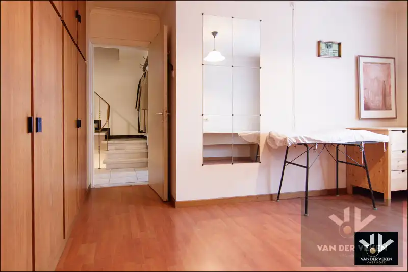 DEGELIJKE GEZINSWONING  MET GARAGE  IN DE SINT-CATHARINAWIJK foto 25