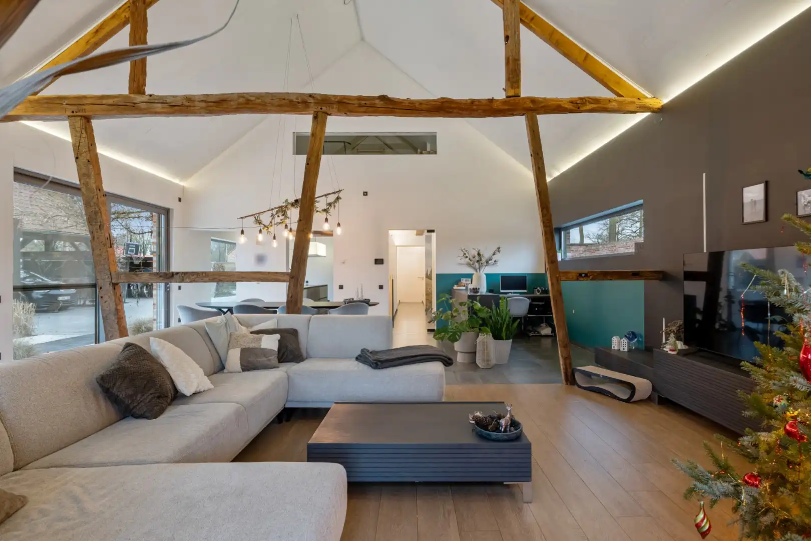 Uniek landhuis op een perceel van +/- 27 are in een GROENE oase foto 9