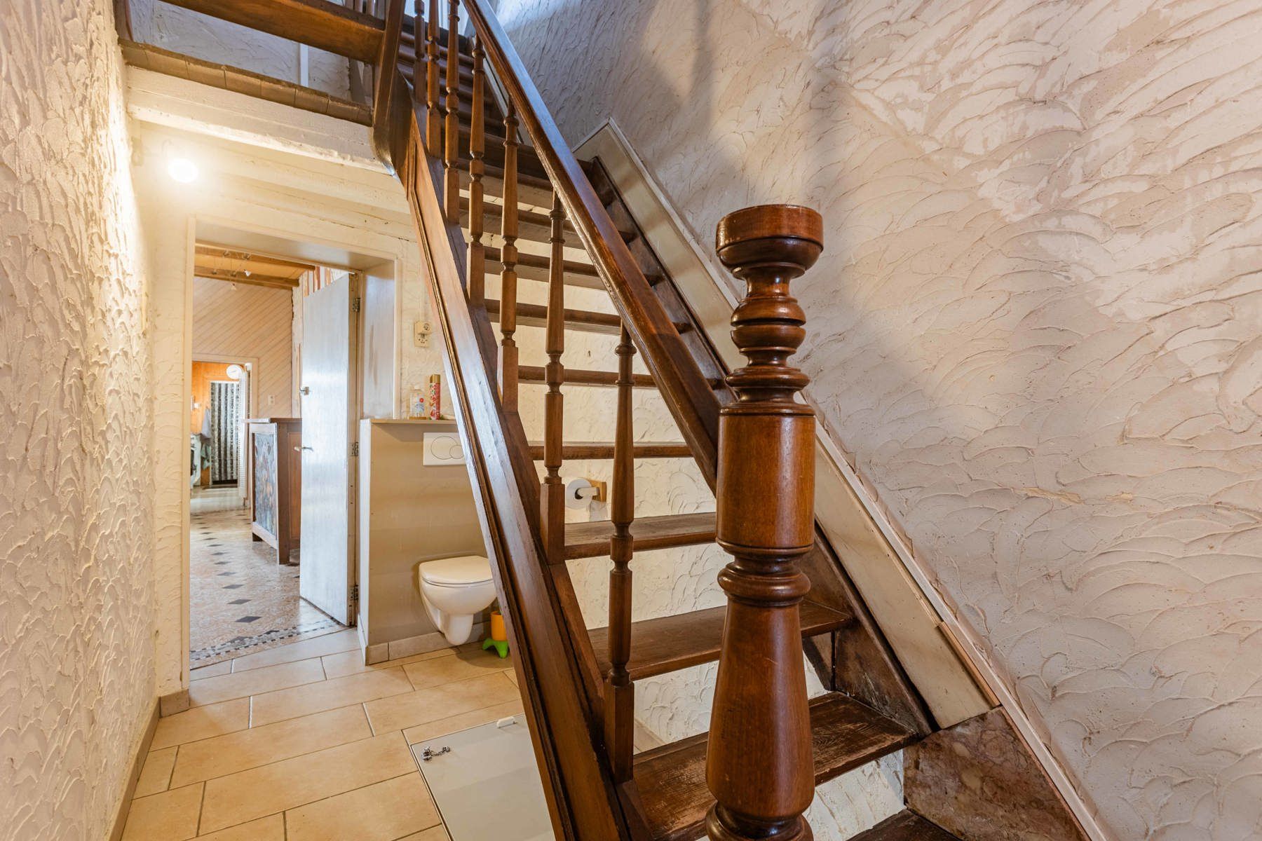 Te koop: te renoveren woning met private parkeerplaats! foto 15